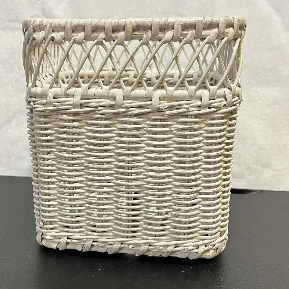 Vintage White Wicker Tissue Box Holder Cover Vanity Waste Basket Cottage Country